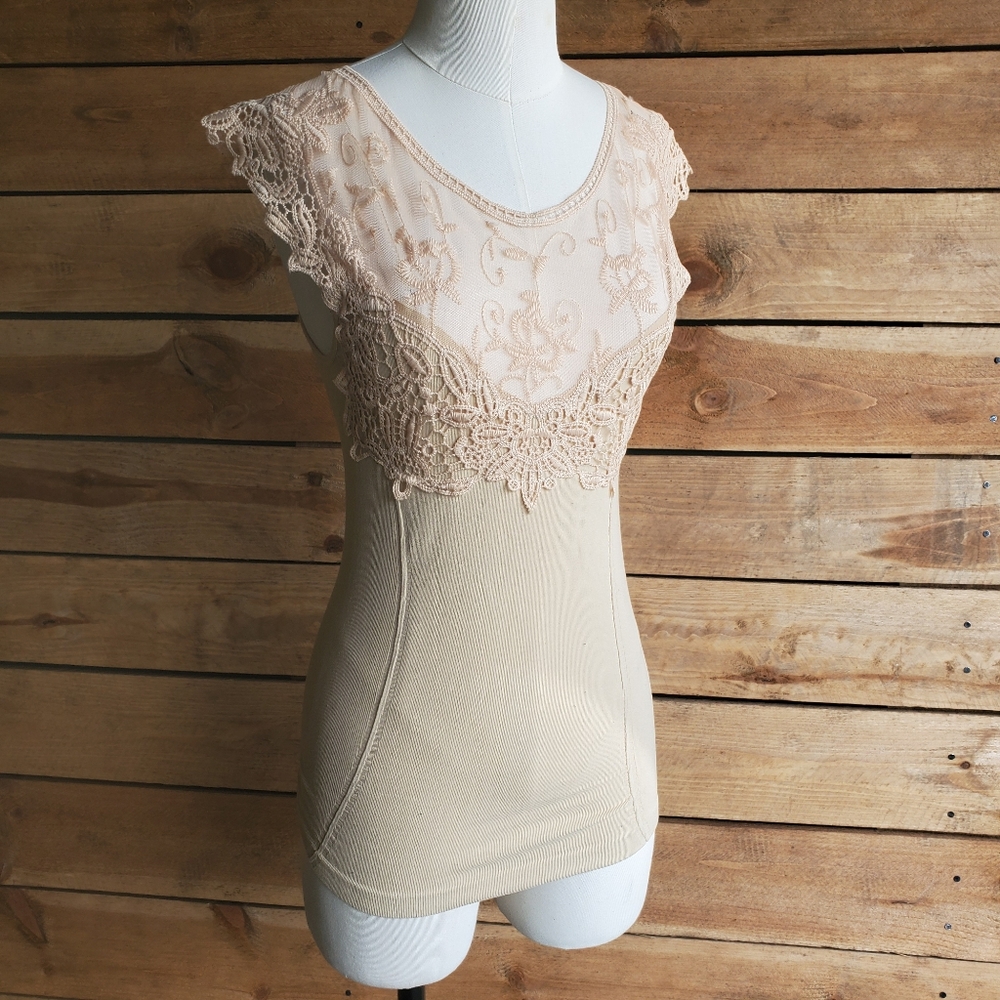 🔥🔥 Boutique lace top